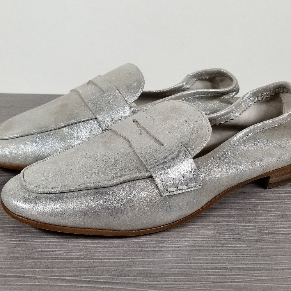 Vince Camuto Macinda Penny Loafer, Silver Leather, Womens Size 7 M / 37.5